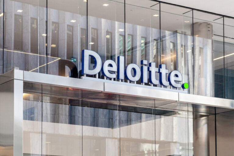 Toronto,,Canada,-,June,19,,2018:,Deloitte,Sign,On,The